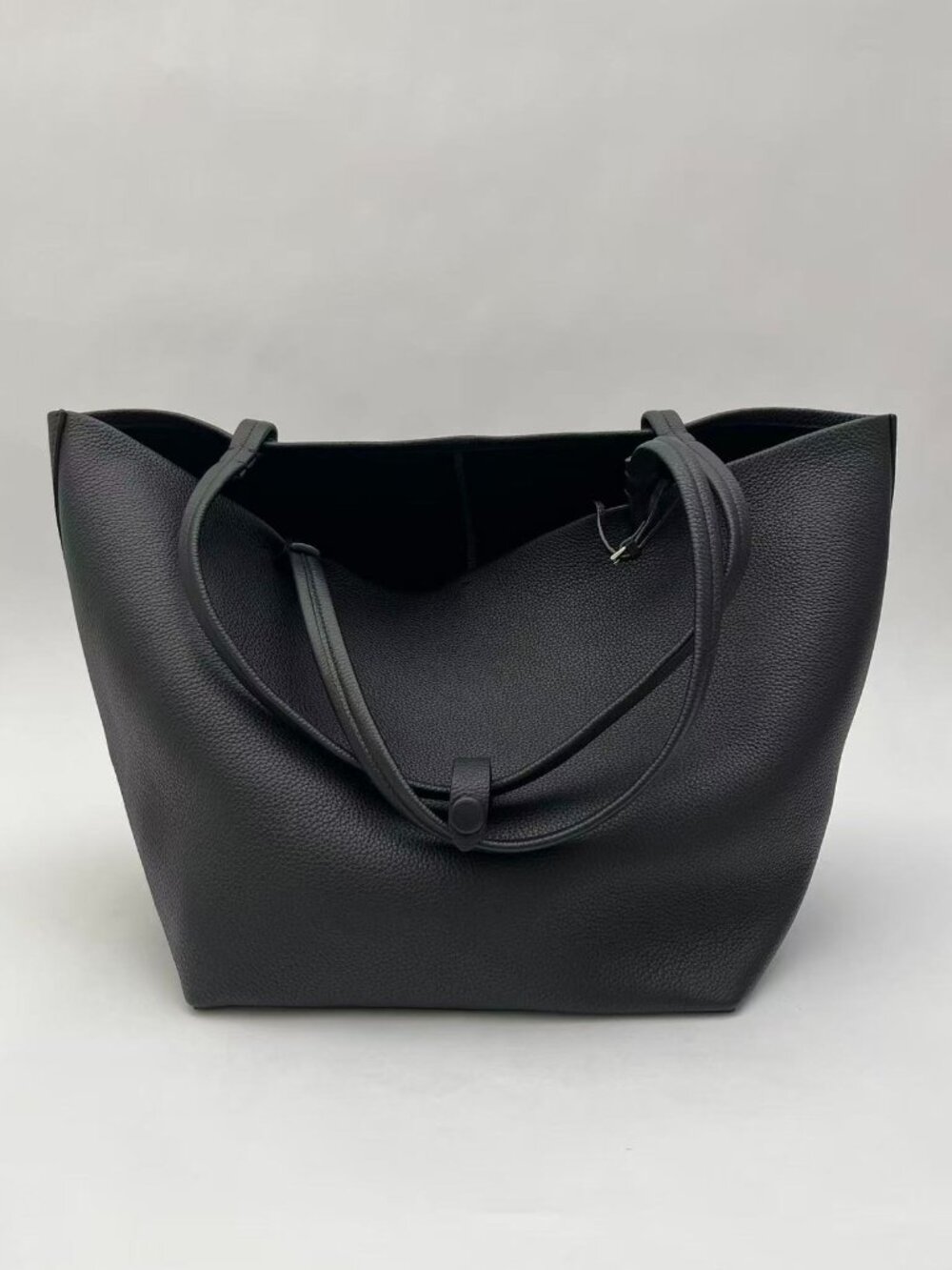 Tote Bag - BLACK - Classic tote bag textured calfskin leather - Picture 4 of 10